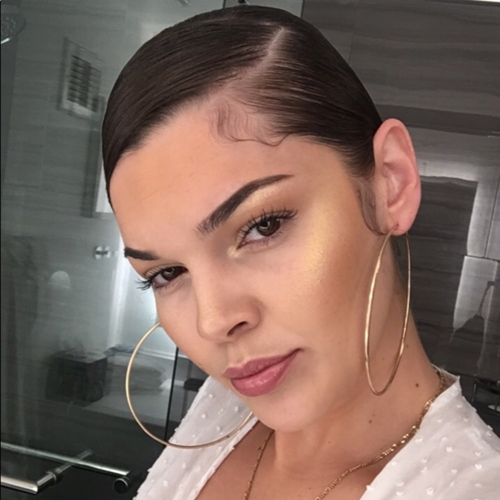 Meet your Posher, Julia